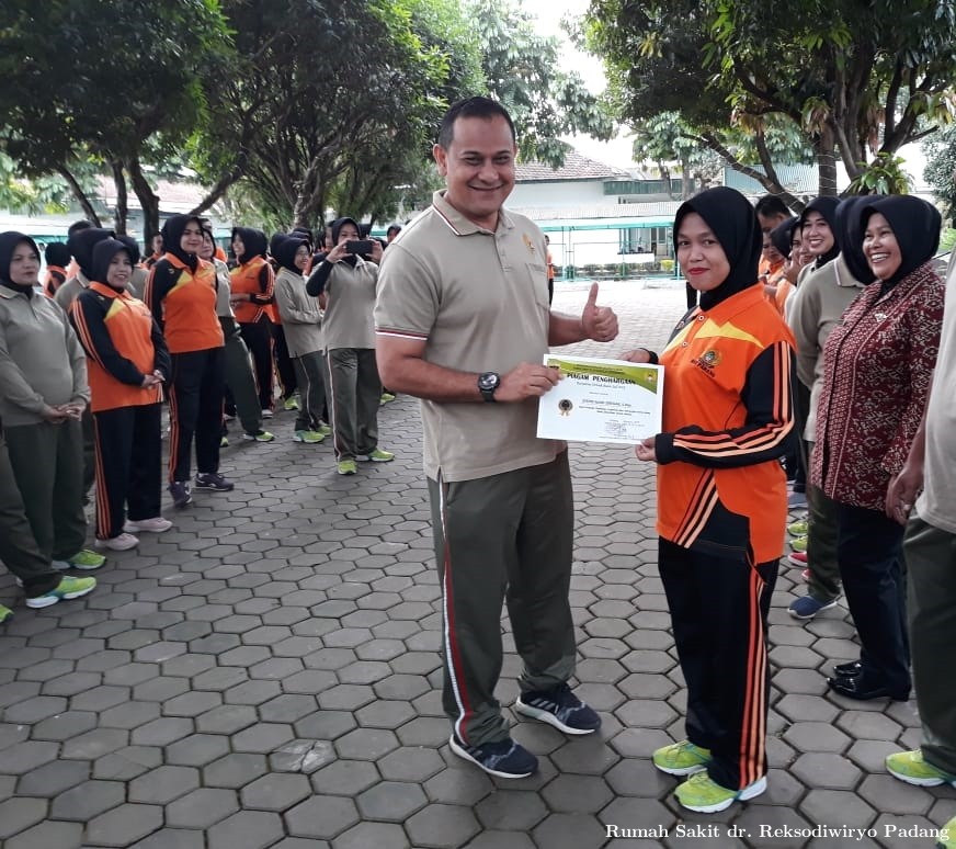 Penghargaan Yang Pantas Untuk Karyawan Yang Penuh Loyalitas
