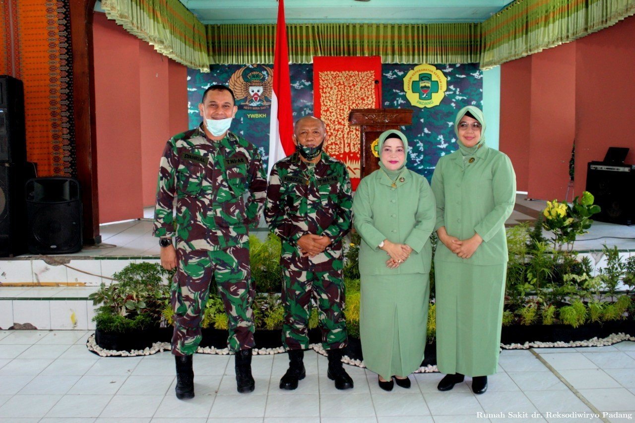 Lepas Sambut Komandan Denkesyah 01.04.04 Padang